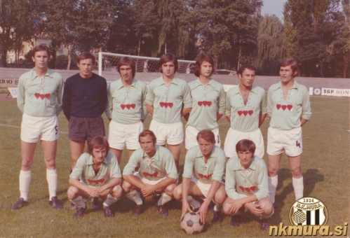 NK Mura v sezoni 1972/1973 v II. YU ligi zahod. Na fotografiji stojijo (od leve): Kopač, Cirkvenčić, Purgaj, Posavec, Gavrilović, Koblencer, Škrbić. Čepijo: Kološa, Kranjc, Pintarič, Husar.