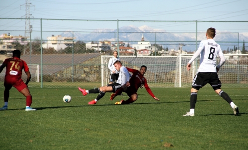 Prijateljska tekma Mura : Lviv. V akciji Marko Brkić, akcijo spremljata Luka Bobičanec in Matic Maruško (zadaj).