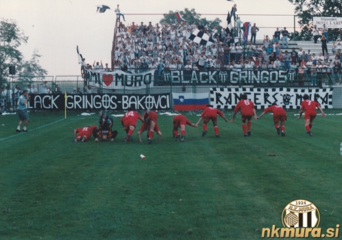 Igralci Aaraua so na koncu pozdravili Black Gringose.