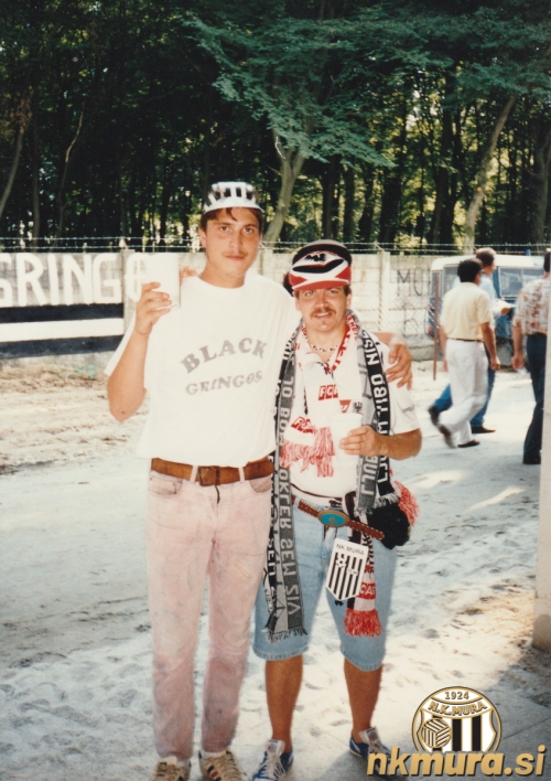 Prijateljsko ozračje pred tekmo.