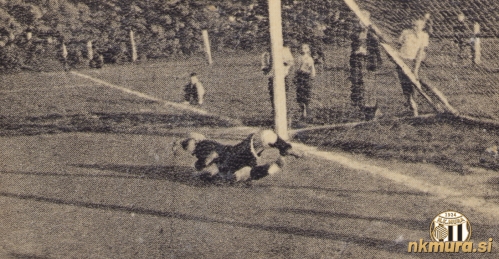 Prizor s tekme Mura : Hermes (1:1). Na fotografiji je vratar Mure Josip Kos.