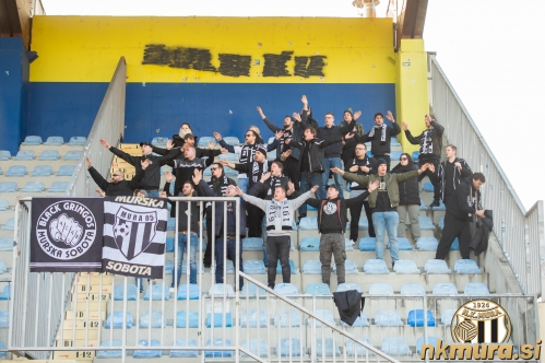 Na tekmi niso manjkali Black Gringosi.