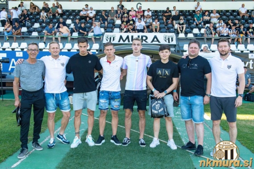 Vodstvo Mure in nogometne šole se je zahvalilo igralcem letnika 2002, ki so končali mladinski stalež.