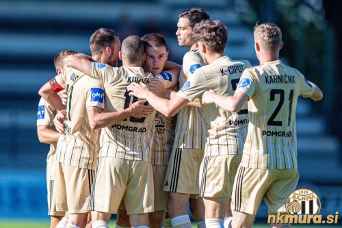 Veselje Murašev po doseženem zadetku.