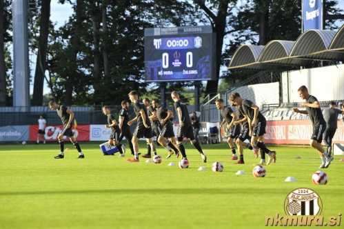 Ogrevanje pred tekmo.