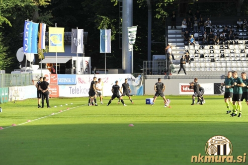 Ogrevanje pred tekmo.