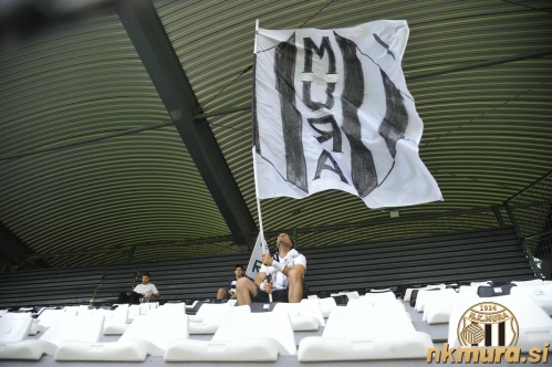 Navijači Mure na severni tribuni.