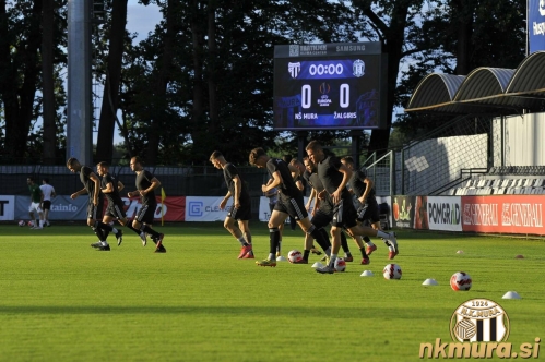 Ogrevanje pred tekmo.