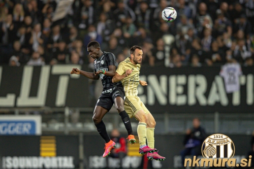 Kapetan Mure Žiga Kous je igral do 63. minute, ko ga je zamenjal Amadej Maroša.