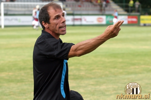 Gianfranco Zola je nekdanji odlični napadalec, ki je vodenje West Ham Uniteda prevzel leta 2008.