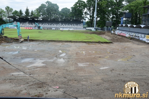 Vrvica označuje mejo novega igrišča na vzhodni in južni strani stadiona.