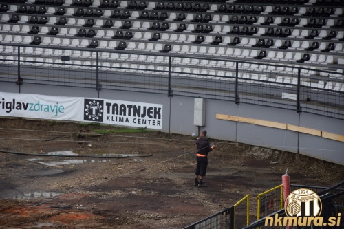 Kornerska zastavica ob jugu bo segala skoraj do tribun.