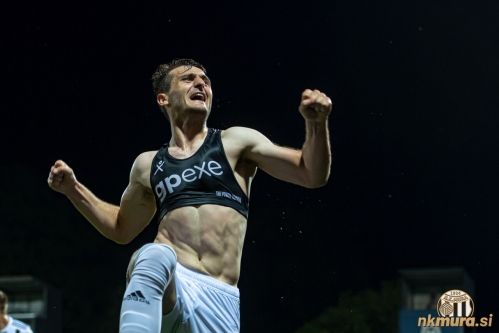 Nikola Petković se veseli zmagovitega zadetka.