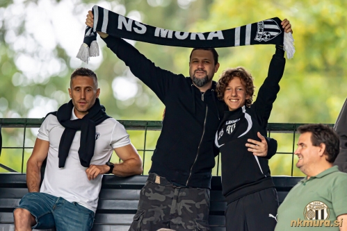 Gledalci na Fazaneriji.