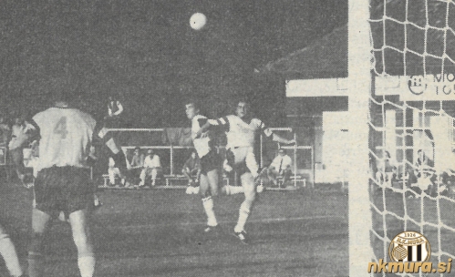 Razburljiva akcija pred golom Potrošnika na tekmi Mura : Potrošnik (1. september 1991).