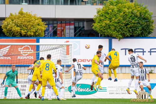 Gneča pred vrati Mure.