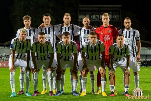 Začetna enajsterica Mure. Stojijo od leve: K. Cipot, Daku, Balažic, Maruško, Mihelak in Kous. Čepijo: T. Cipot, Klepač, Kuzmić, Beganović in Šroler.