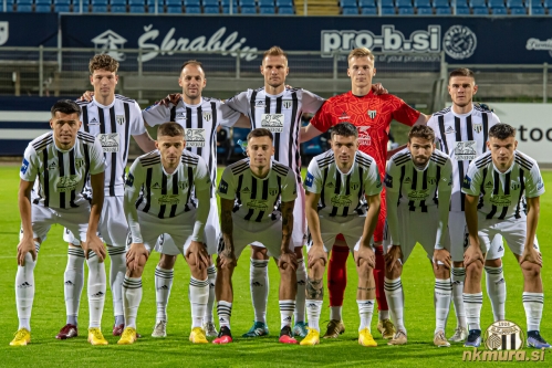 Enajsterica Mure proti Celju. Stojijo od leve: K. Cipot, Maruško, Balažic, Mihelak, Bobičanec. Čepijo: Daku, Beganović, Šrolwer, Klepač, Pucko in Kuzmić.
