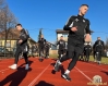 Trening na atletskem stadionu pri Osnovni šoli 1. Levo je Martin Šroler, desno pa Amar Beganović.