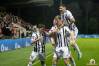 Veselje Roberta Čakša s soigralci.