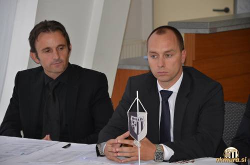 Predsednik Topič v družbi odvetnika nizozemskih investitorjev.