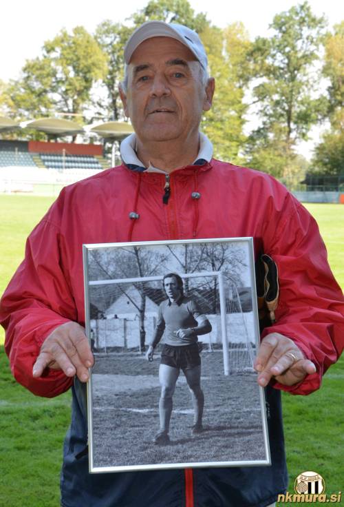 Slobodan Đurić je leta 2012 prejel spominsko fotografijo.