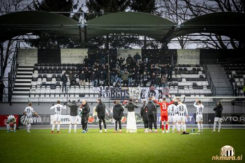 Pozdrav Black Gringosom po koncu tekme.