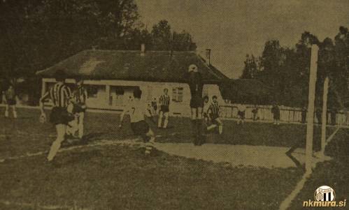 Ena od uspešnih akcij vratarja Vrdjuke na tekmi Mura : Slavija, 5. maja 1968.