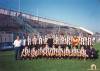 ZTE : Mura na stadionu v Zalaegerszegu. Fotografija je nastala 22. julija 1995. Stojijo od leve: Zlatko Tkalčec (tehnični dir.), Mirko Škalič (pomočnik trenerja), Belec, Cifer, Rous, Poljšak, Marin Kovačić (trener), Bloudek, Kardoš, Alihodžić, Černjavič, Bakula, Breznik. Čepijo: Stampfer, Krančič, A. Baranja, Khlebaline, Ošlaj, Kmetec, Brezić, Kokol, Gajser in Nemec.