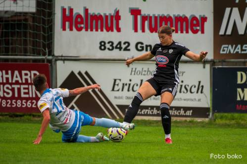 Živa Rakovec v dvoboju z igralko Hof-a.