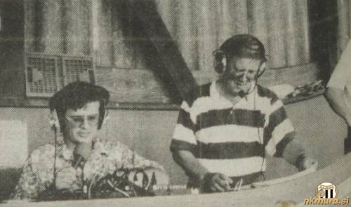 Tekmo je v živo prenašal Murski val. Na levi tonski tehnik Feri Horvat, na desni pa Tonček Gider.