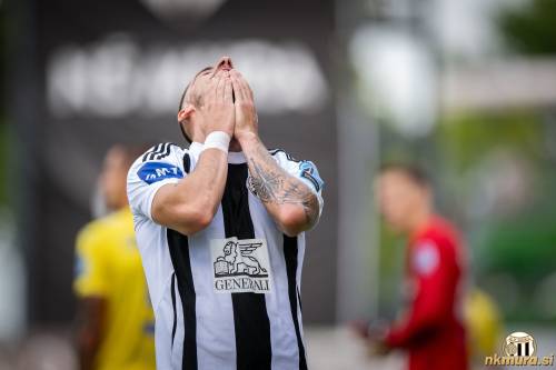 Dario Vizinger ob zgrešeni priložnosti.