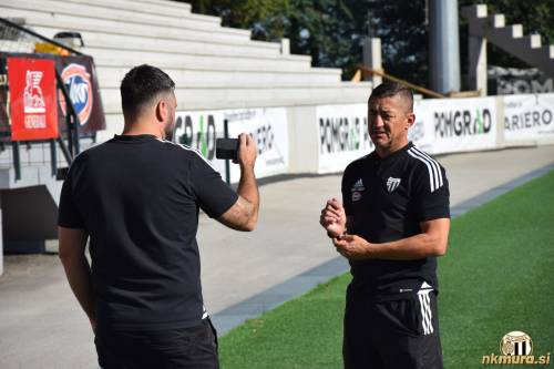 Medijski predstavnik Mure Smiljan Kuhar in trener ženske ekipe Vladimir Kokol.