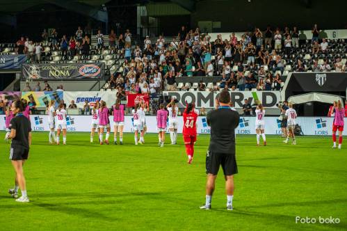 Pozdrav navijačem po zmagi.