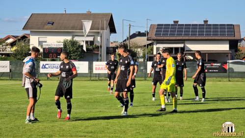 Igralci Mure pred fotografiranjem.