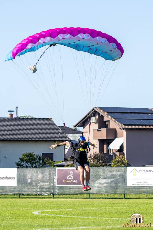 Padalec soboškega aerokluba.