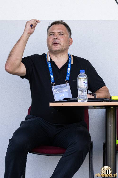 Delegat Damjan Anželj.