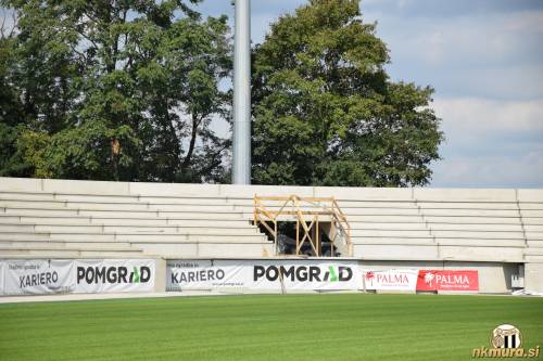 Gradnja severozahodne tribune. Gradnja severozahodne tribune.