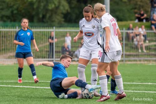 Ana Milović in Lea Dolinar v dvoboju igralko Ljubljane.