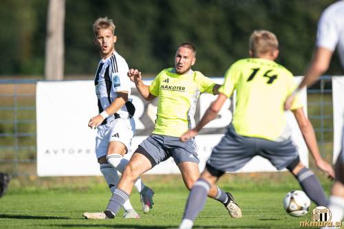 Niko Kasalo ob igralcu Cvena.