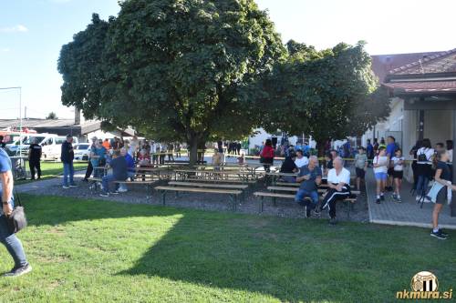 Pogled na prizorišče pred tekmo.