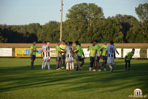 Pozdrav po koncu tekme.