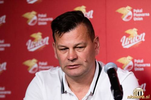 Robert Berendijaš na novinarski konferenci (4. maj 2023) pred finalom ženskega pokala.