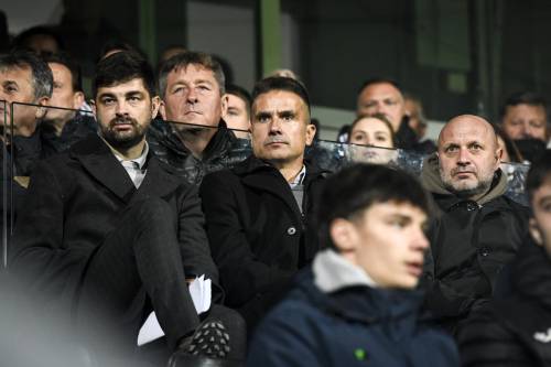 Vladimir Kožul (v sredini) skupaj s svojim dolgoletnim prijateljem Sebastjanom Vogrinčičem (desno). Oba sta nekdanja igralca Mure. Vladimir Kožul (v sredini) skupaj s svojim dolgoletnim prijateljem Sebastjanom Vogrinčičem (desno). Oba sta nekdanja igralca Mure.