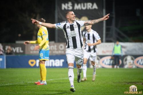 Dario Vizinger se veseli zadetka proti Kopru.