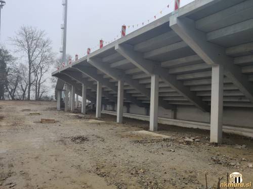 Severozahodna tribuna.