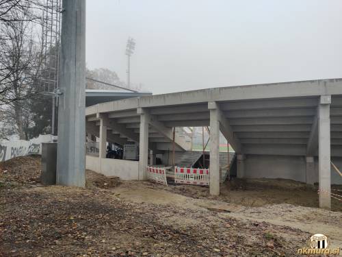 Severozahodna tribuna.