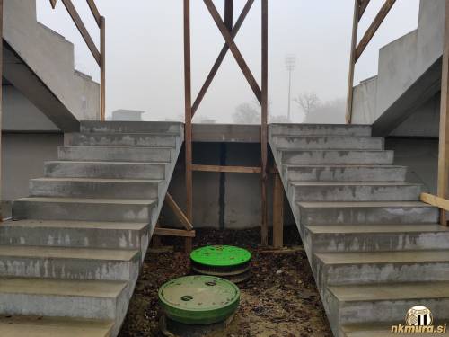 Severozahodna tribuna.