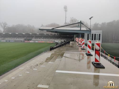 Severozahodna tribuna.