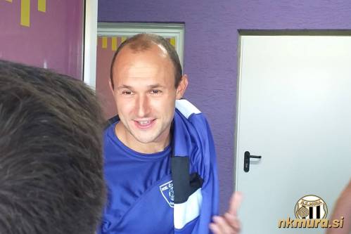 Leon Horvat pred tekmo kot trener NK Čarda.